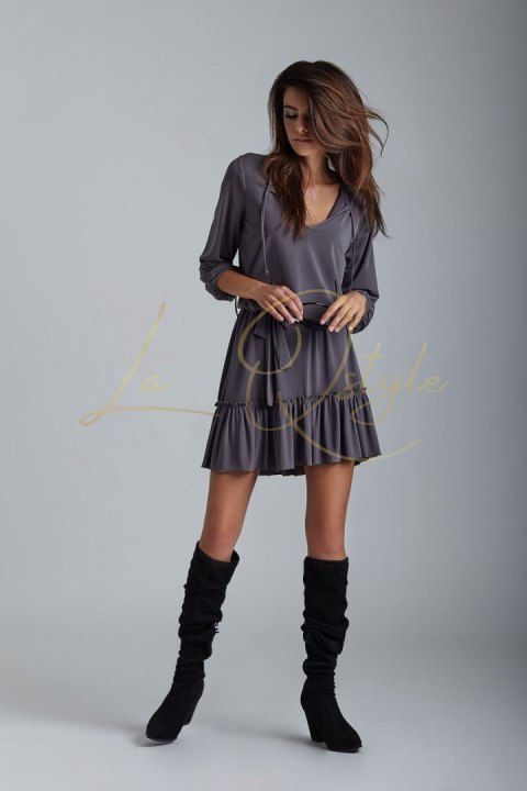 Minimalistyczna sukienka o luźnym kroju z falbaną GRAFITOWA