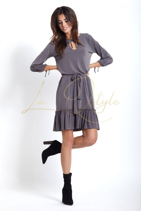 Minimalistyczna sukienka o luźnym kroju z falbaną GRAFITOWA