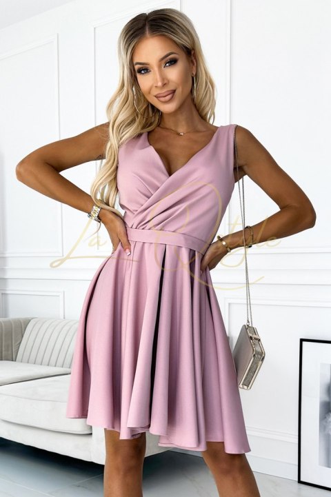 Sukienka z dłuższym tyłem, dekoltem i paskiem BRUDNY RÓŻ