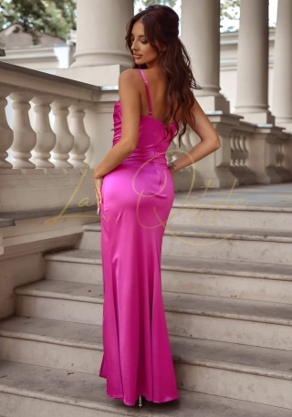 NARIN sukienka satynowa dopasowana z rozcięciem AMARANT