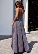 Długa brokatowa sukienka z rozcięciem MULTI SREBRNO-AMARANTOWO-CHABROWA