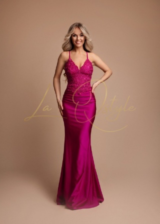 BENEDICTE dopasowana sukienka rybka z odkrytymi plecami i koronką FUKSJA