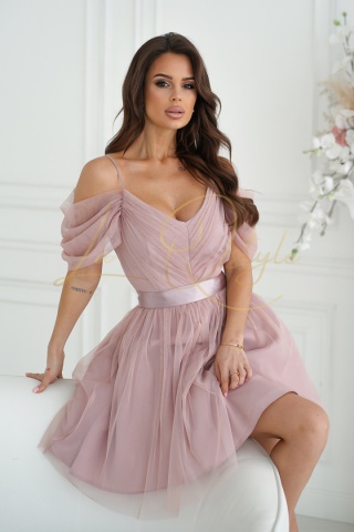 DAISY krótka tiulowa sukienka w stylu hiszpańskim PUDROWY RÓŻ