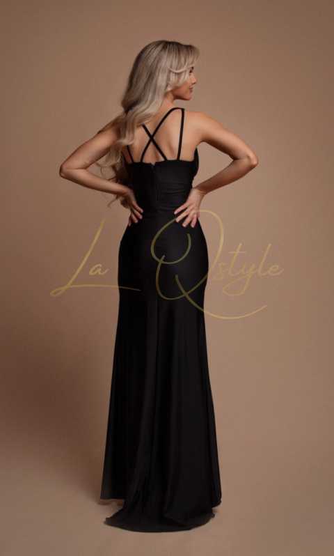 Dopasowana satynowa sukienka z podwójnymi ramiączkami CZARNA