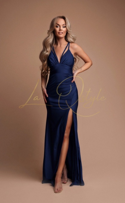 FLAVIE dopasowana satynowa sukienka z podwójnymi ramiączkami GRANATOWA