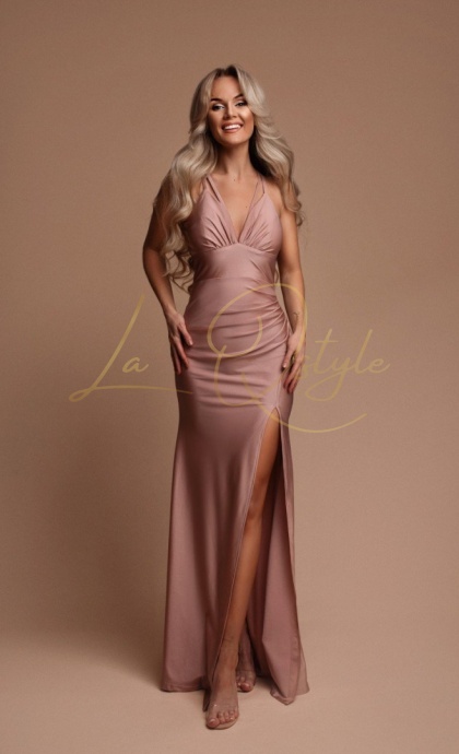 FLAVIE dopasowana satynowa sukienka z podwójnymi ramiączkami PUDROWY RÓŻ