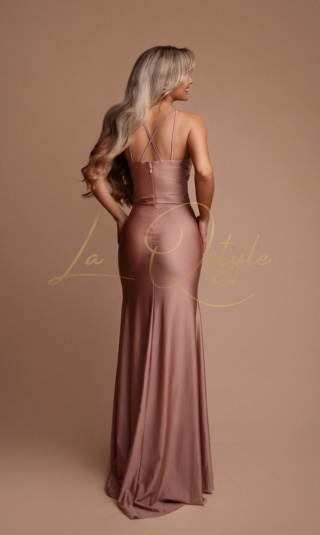 FLAVIE dopasowana satynowa sukienka z podwójnymi ramiączkami PUDROWY RÓŻ