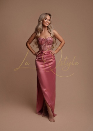 ROSE dopasowana satynowa sukienka z cekinowym gorsetem RÓŻOWA