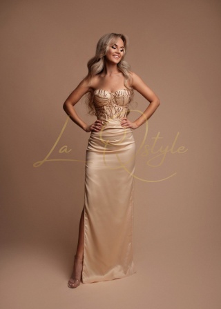 ROSE dopasowana satynowa sukienka z cekinowym gorsetem ZŁOTA