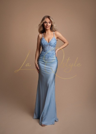 BENEDICTE dopasowana sukienka rybka z odkrytymi plecami i koronką BŁĘKITNA