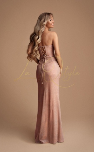 LYNA dopasowana błyszcząca sukienka z rozcięciem i gorsetem RÓŻOWA