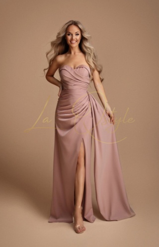 CLARA dopasowana satynowa sukienka z gorsetem i trenem PUDROWY RÓŻ