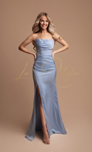 PENELOPE dopasowana, satynowa sukienka z gorsetem i rozcięciem na nogę BŁĘKITNA