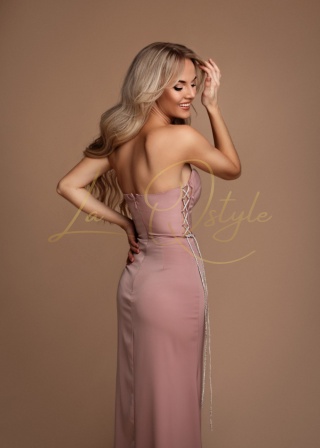 LUDIVINE dopasowana sukienka z gorsetem i ozdobnym wiązaniem PUDROWY RÓŻ