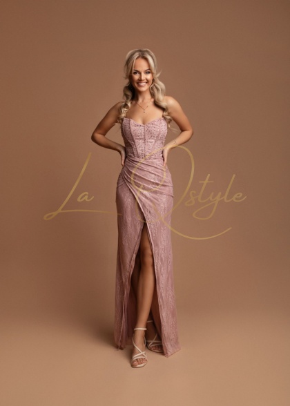 TANIA dopasowana koronkowa sukienka z gorsetem zdobionym kryształkami PUDROWY RÓŻ