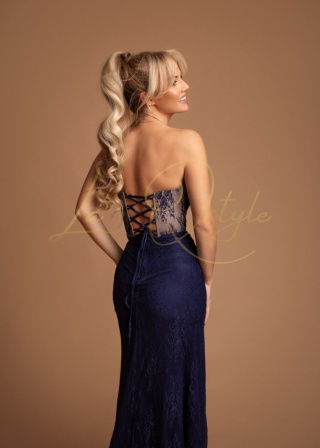 TANIA dopasowana koronkowa sukienka z gorsetem zdobionym kryształkami GRANATOWA