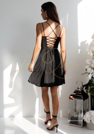 VALERIA krótka sukienka gładka z wiązaniem na plecach CZARNA