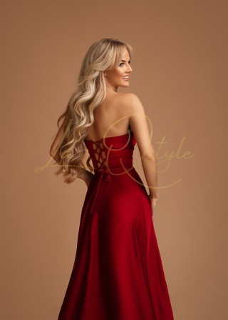 ELISABETH długa rozkloszowana satynowa sukienka z gorsetem WIŚNIA