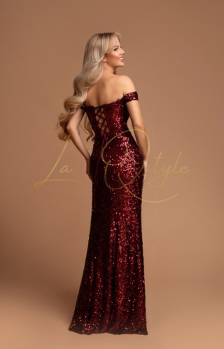 ROXANNE dopasowana cekinowa sukienka z hiszpańskim dekoltem BORDOWA