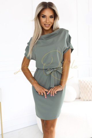 ROXI sukienka z asymetryczną spódnicą i paskiem kolor OLIWKOWY