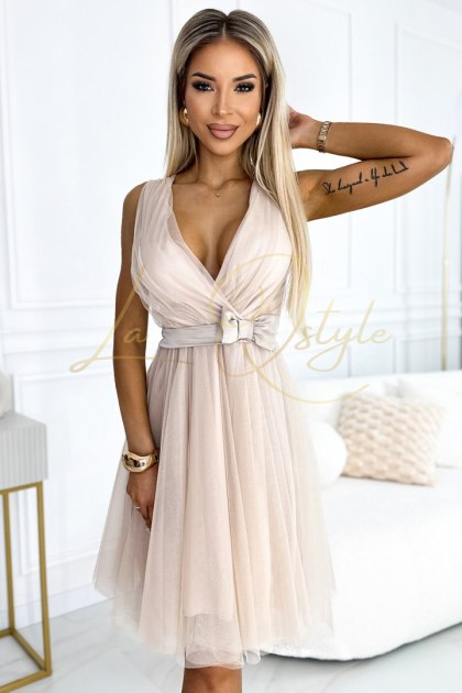 Tiulowa sukienka z dekoltem i kokardką BEŻOWA