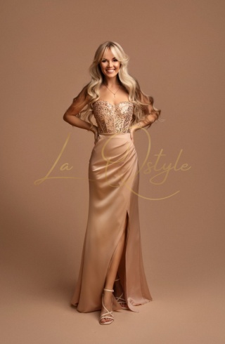 CASSANDRA satynowa dopasowana sukienka z cekinowym gorsetem ZŁOTA