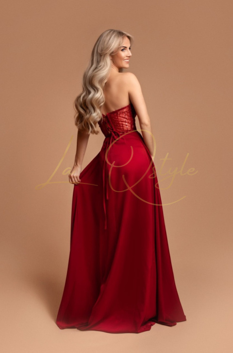 Rozkloszowana długa sukienka z rozcięciem i cekinowym gorsetem WIŚNIA