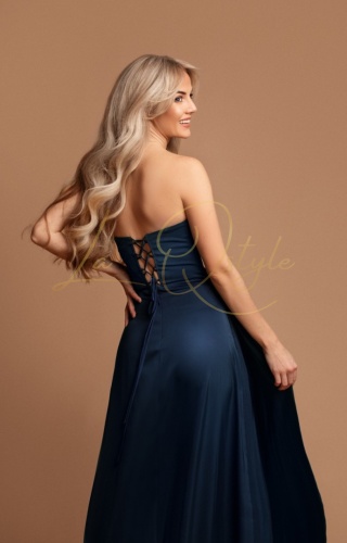 ISABELLE rozkloszowana długa sukienka z rozcięciem i cekinowym gorsetem GRANATOWA