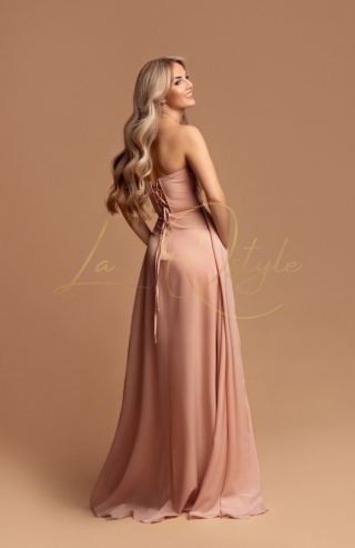 ISABELLE rozkloszowana długa sukienka z rozcięciem i cekinowym gorsetem PUDROWY RÓŻ