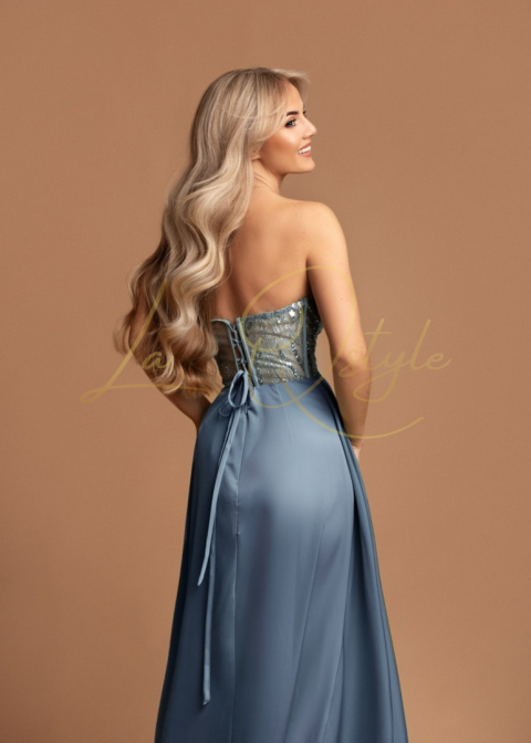 Satynowa długa rozkloszowana sukienka z błyszczącym gorsetem ZIMNY NIEBIESKI