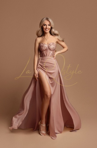 JOANA satynowa długa rozkloszowana sukienka z błyszczącym gorsetem PUDROWY RÓŻ