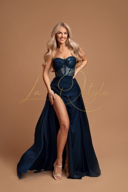 JOANA satynowa długa rozkloszowana sukienka z błyszczącym gorsetem GRANATOWA