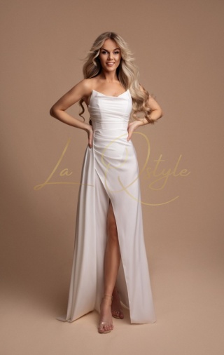 PAOLA gorsetowa dopasowana satynowa sukienka z trenem ECRU