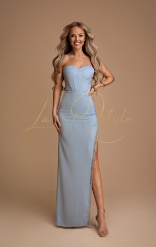 LIVIA dopasowana sukienka z gorsetem i zdobionym rozcięciem BŁĘKITNA