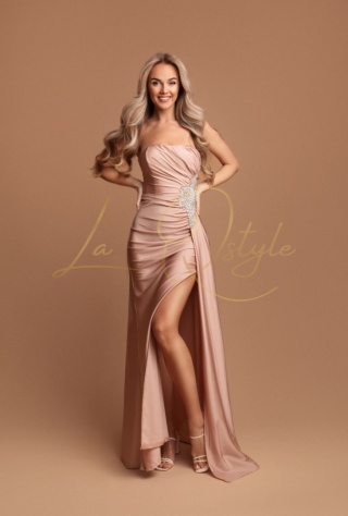 ALICIA dopasowana sukienka z marszczeniami, gorsetem i trenem PUDROWY RÓŻ