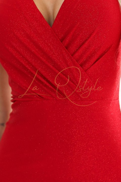 Dopasowana sukienka z kopertowym dekoltem CZERWONA z brokatem