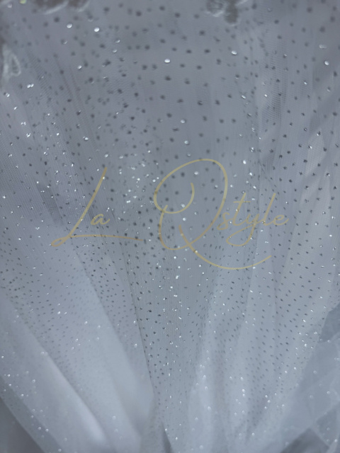 Błyszcząca balowa sukienka tiulowa z koronkowym gorsetem ECRU