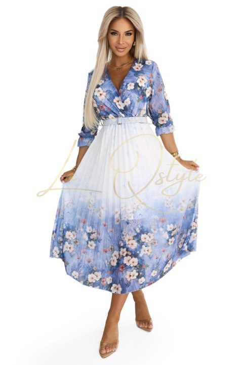 Kobieca zwiewna midi sukienka z kopertowym dekoltem i plisami błękitna w polne kwiaty