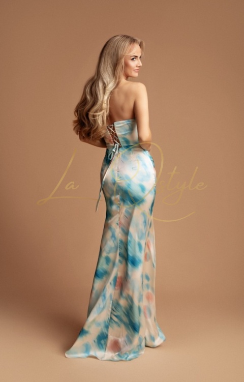 Dopasowana satynowa sukienka w kwiaty z gorsetem BŁĘKITO - RÓŻOWA