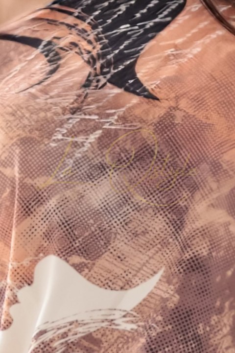 Sukienka sportowa z kieszeniami i wiązaniem - miedziany wzór z napisami