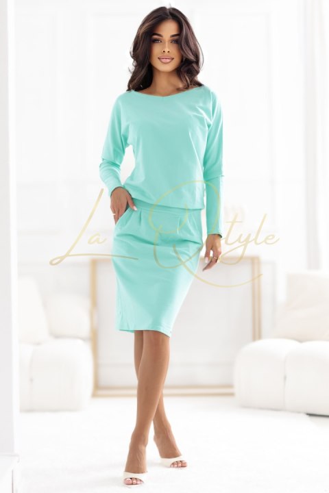 Dresowa sukienka z długim rękawem i kieszeniami - wygodny fason z dekoltem na plecach MIĘTOWA