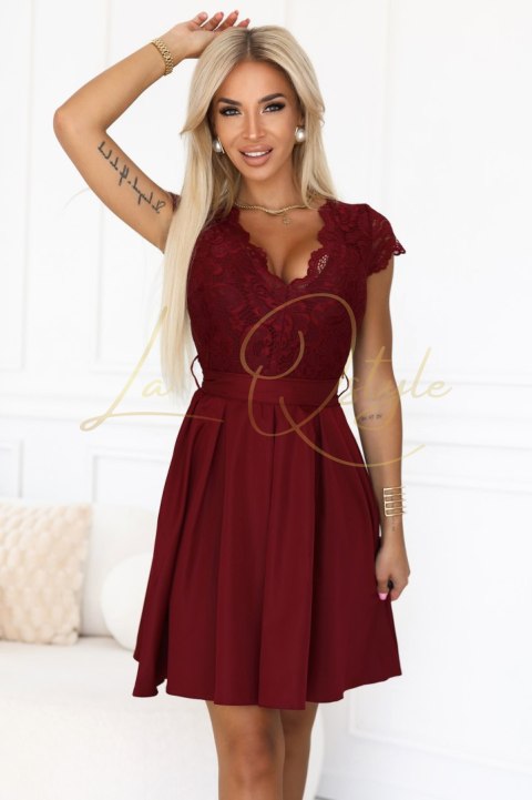 Koronkowa sukienka z dekoltem i rozkloszowaną spódnicą BORDOWA