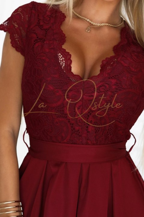 Koronkowa sukienka z dekoltem i rozkloszowaną spódnicą BORDOWA