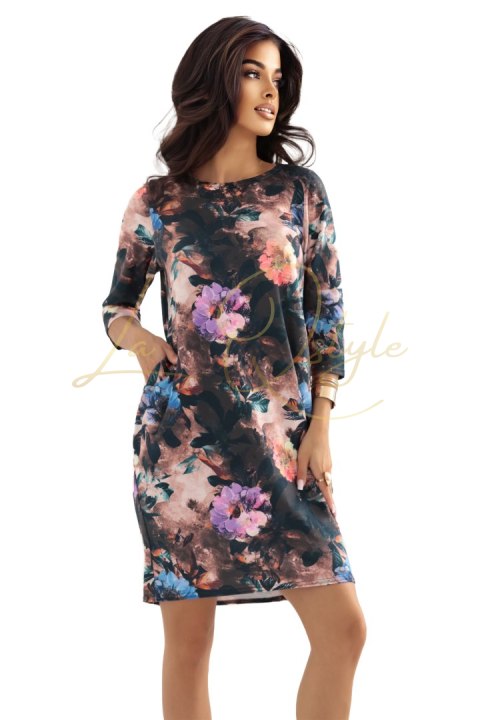 Oversize'owa sukienka z kieszeniami - czekoladowy odcień z kwiatowym wzorem