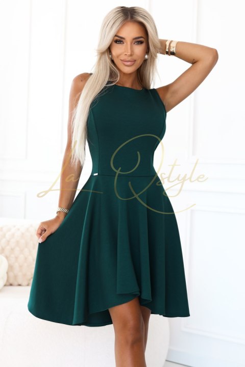 Rozkloszowana sukienka z efektownym dłuższym tyłem BUTELKOWA ZIELEŃ