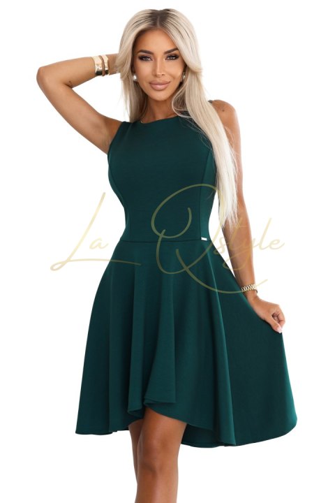 Rozkloszowana sukienka z efektownym dłuższym tyłem BUTELKOWA ZIELEŃ