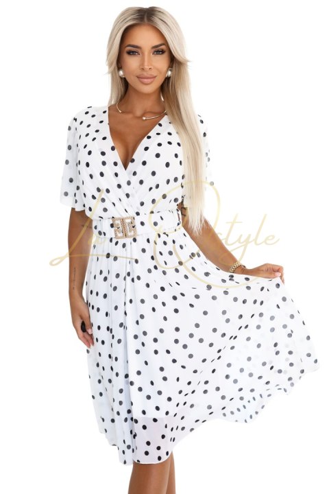 Zmysłowa sukienka w czarne groszki z kopertowym dekoltem i ozdobnym paskiem BIAŁA