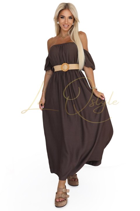 Sukienka maxi w stylu boho z odkrytymi ramionami i paskiem CZEKOLADOWA