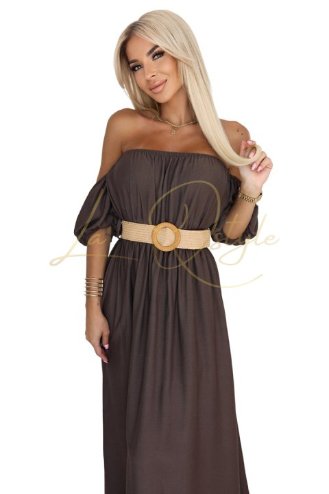 Sukienka maxi w stylu boho z odkrytymi ramionami i paskiem CZEKOLADOWA