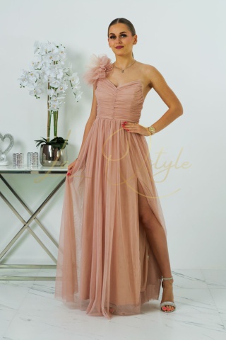 AVRIL długa sukienka tiulowa z rozcięciem, na jedno ramię PUDROWY RÓŻ